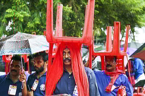 Porters protest in Thiruvananthapuram